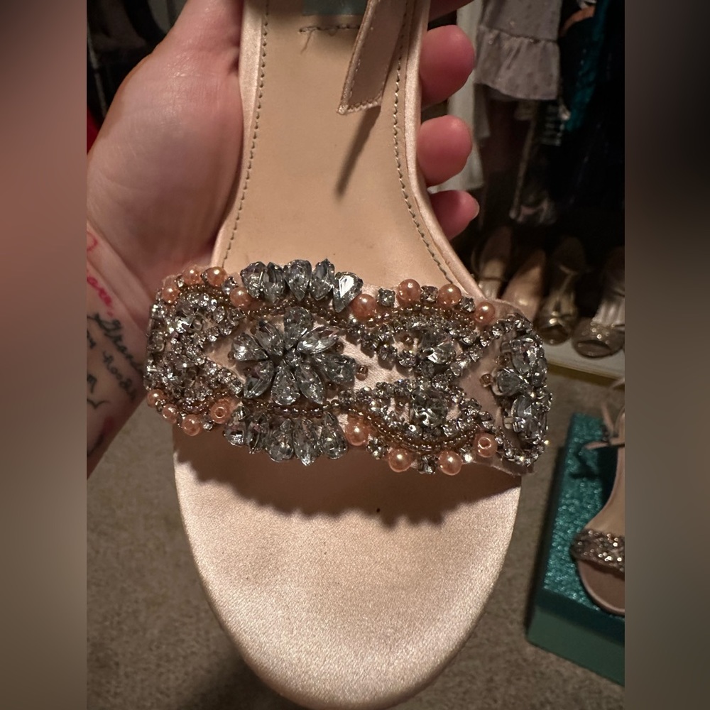 GORGEOUS Betsy Johnson champagne satin stilettos